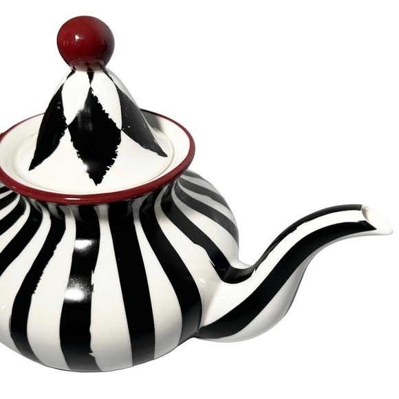 Killstar Teapot 38.7 oz Calagari Ceramic Black White Stripe - Picture 2 of 9